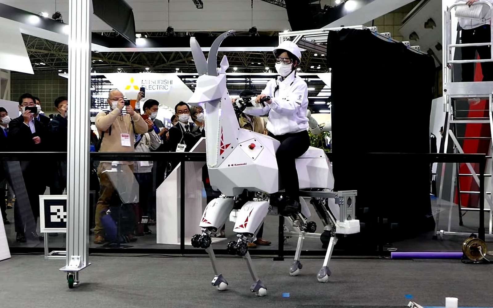Les cowboys du futur vont-ils se promener sur ce robot à cornes ? © YouTube, Kawasaki