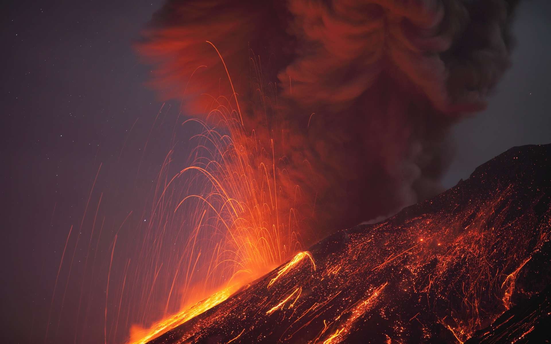 Explosion au sommet du volcan Sakurajima. © moodboard, Adobe Stock