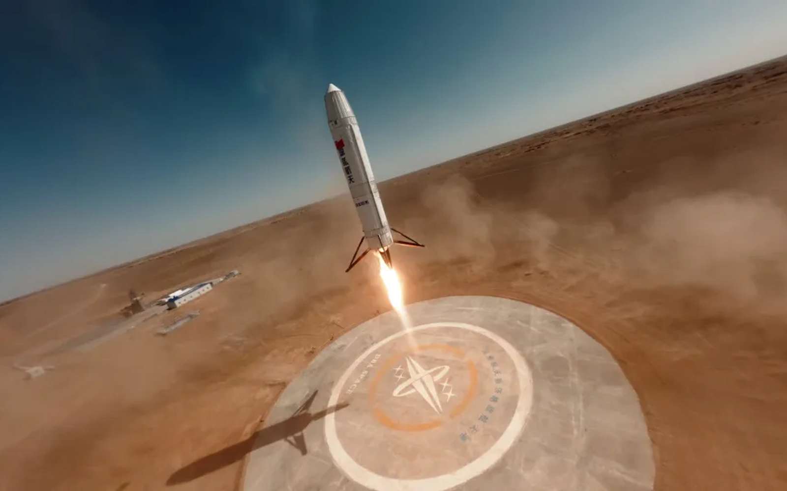 La vidéo est à couper le souffle : regardez l'atterrissage presque parfait d'une fusée du SpaceX chinois et sa fin explosive !