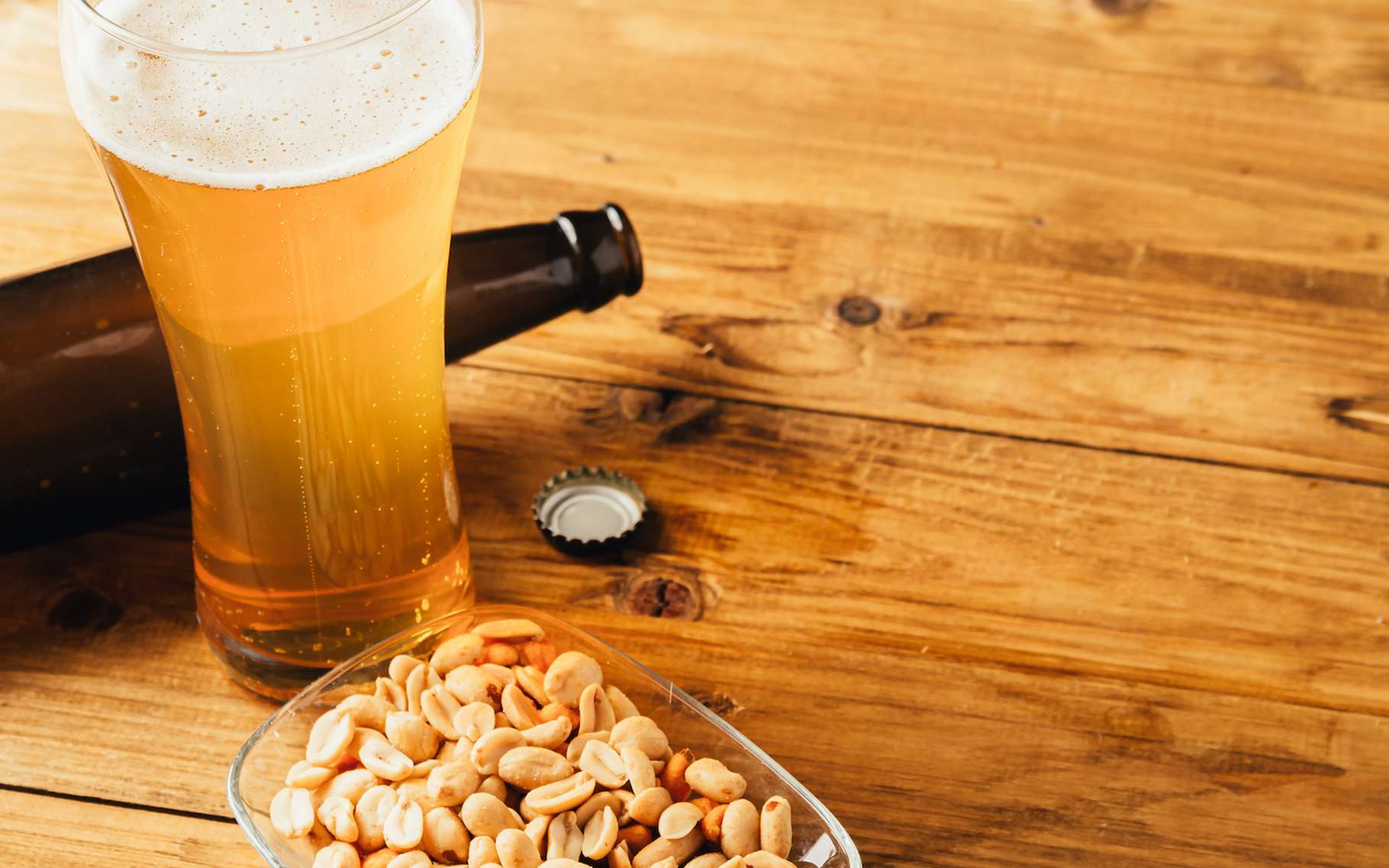 Des scientifiques ont découvert pourquoi les cacahuètes dansent dans la bière