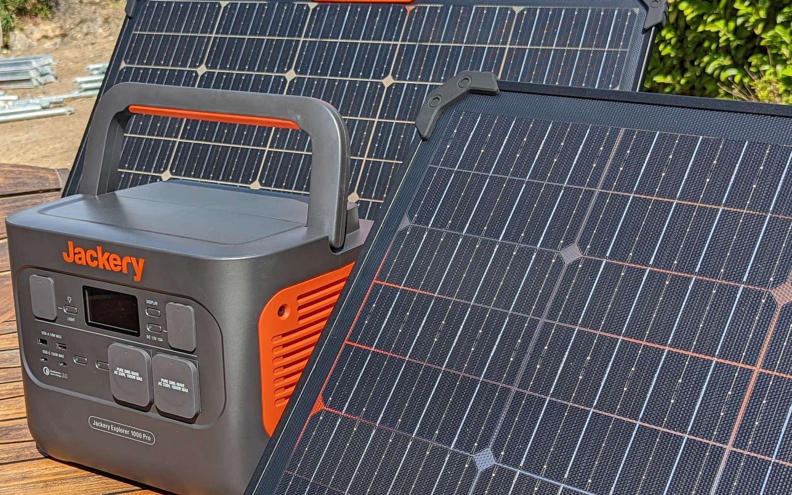 Jackery Générateur solaire 1000 Pro Premium : le générateur portable qui se recharge au soleil aussi vite que sur une prise
