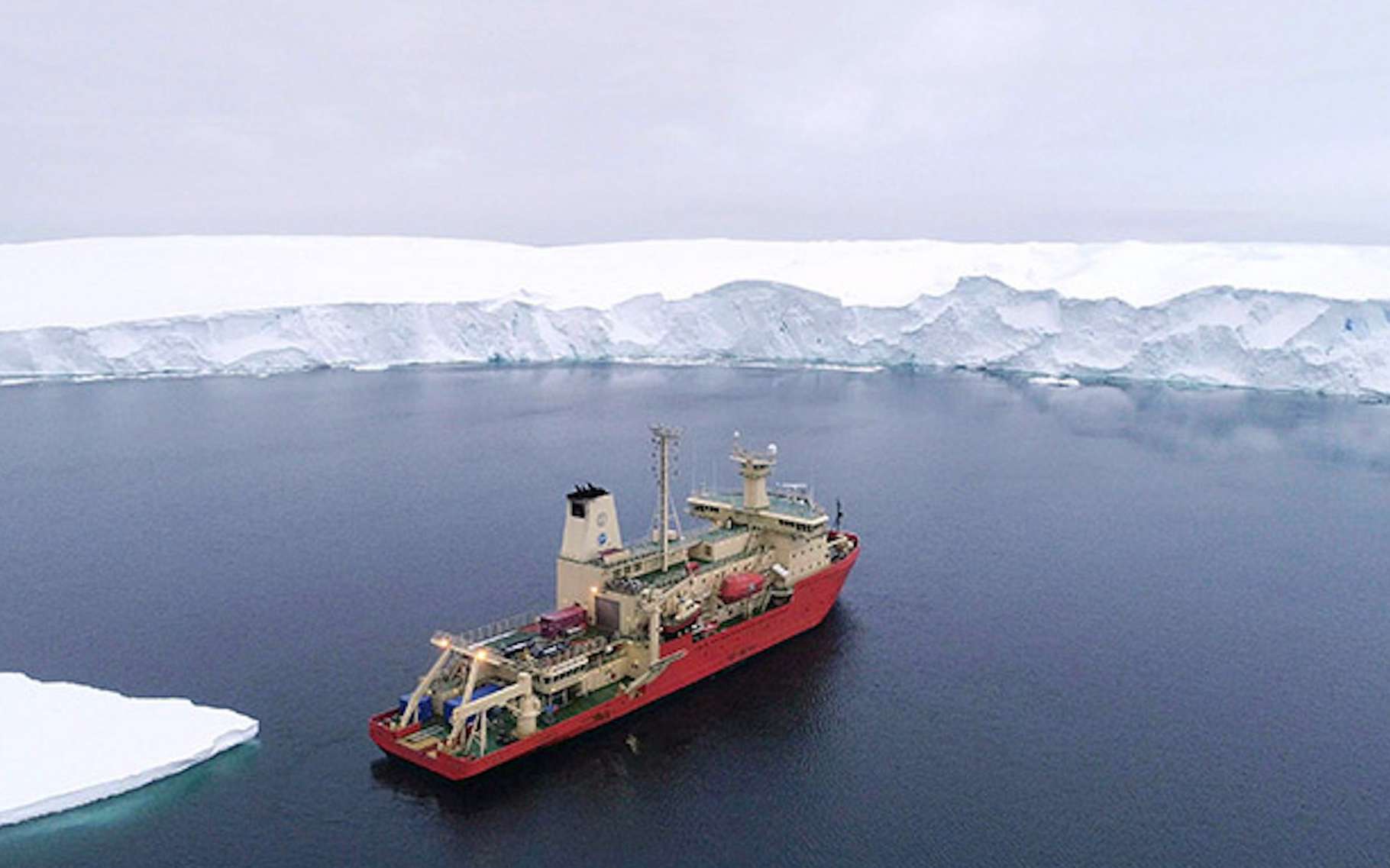 Le « glacier de la fin du monde » en Antarctique ne tient plus qu'à un fil !