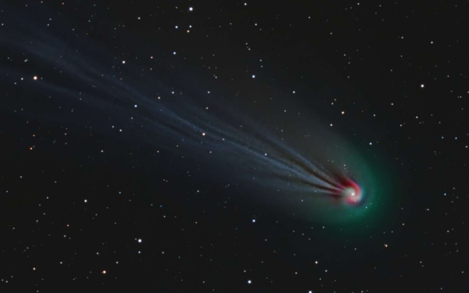 Les astronomes ne s'y attendaient pas : le coeur de la « comète du diable » forme une spirale !