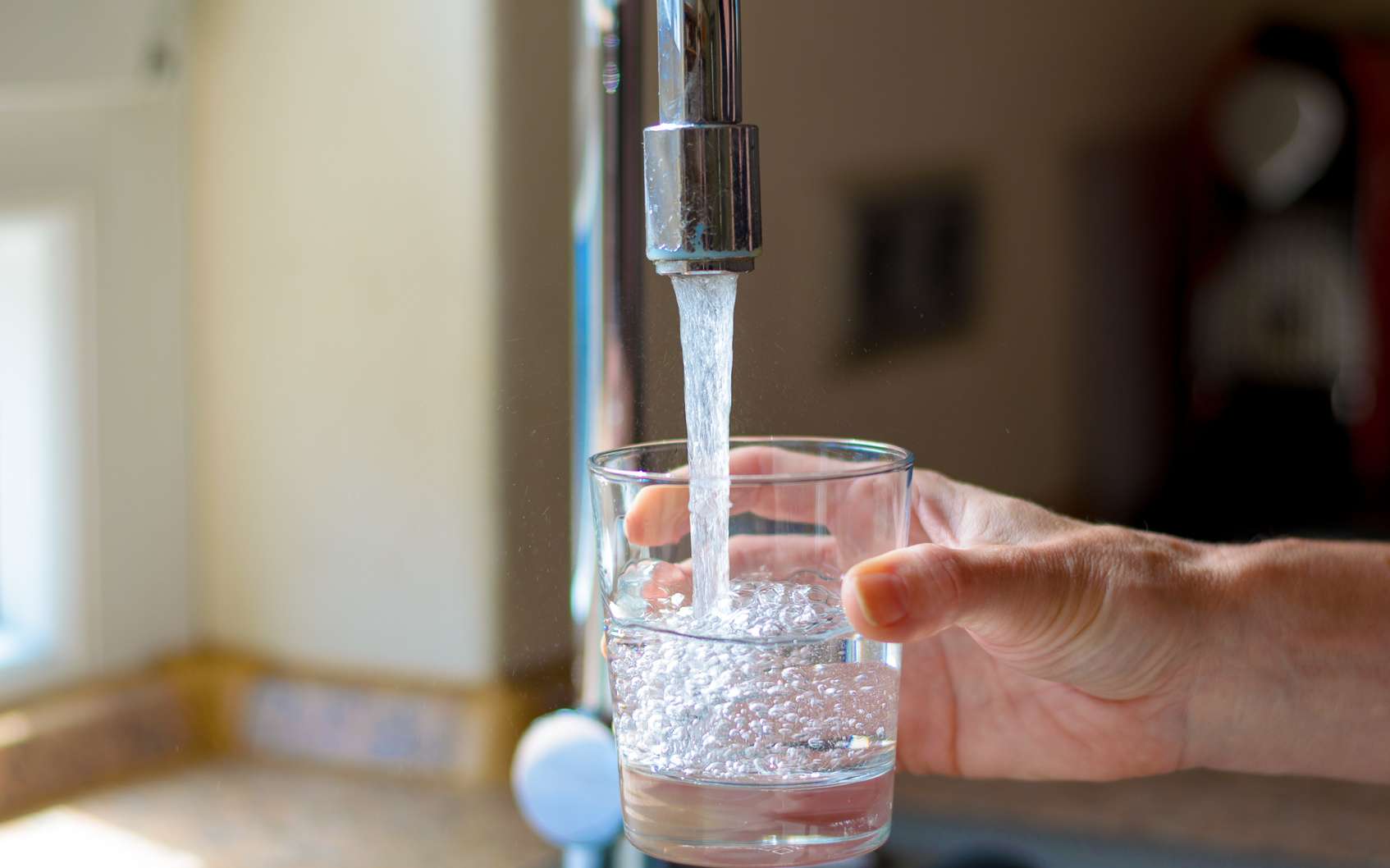 Une eau dure peut avoir des conséquences sur la santé et les appareils ménagers. © michaelheim, Fotolia