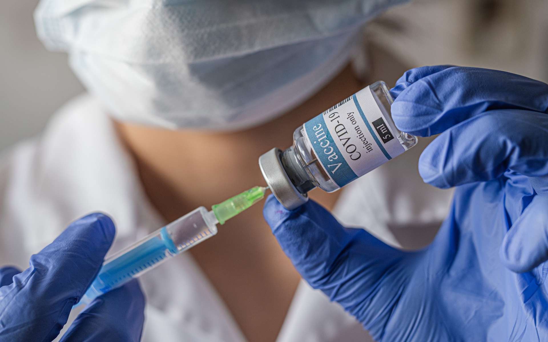Vaccin AstraZeneca : les essais cliniques ne trouvent pas de risque accru de thrombose