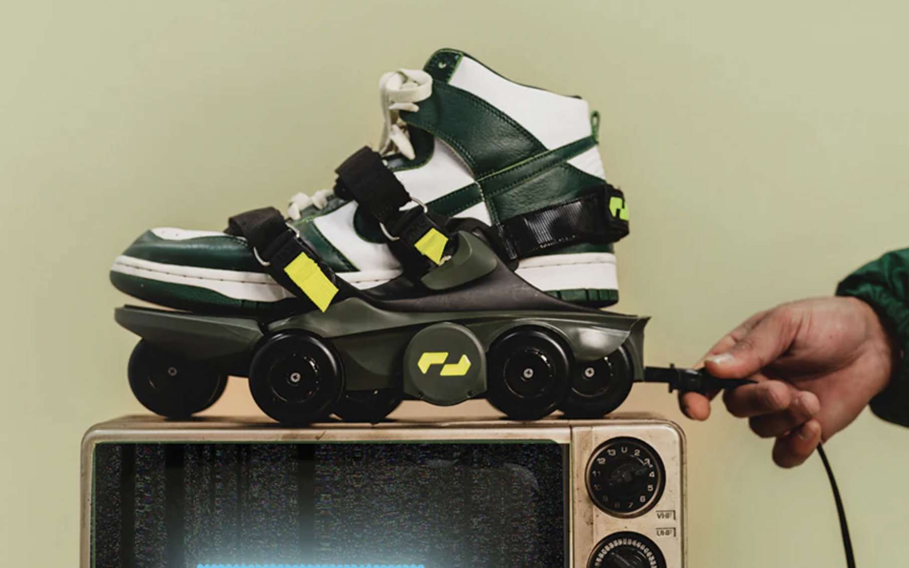 Les étonnantes chaussures robotiques Moonwalkers sont disponibles à la vente !