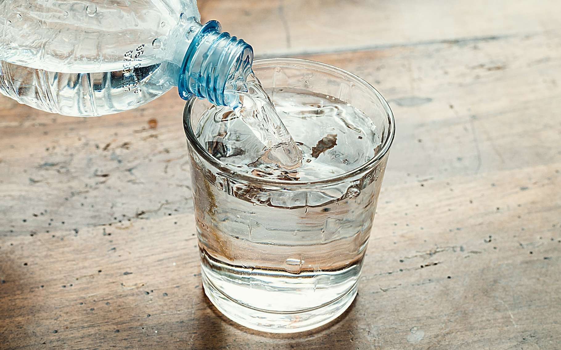 Cette astuce simple permet d'éliminer les microplastiques de votre eau
