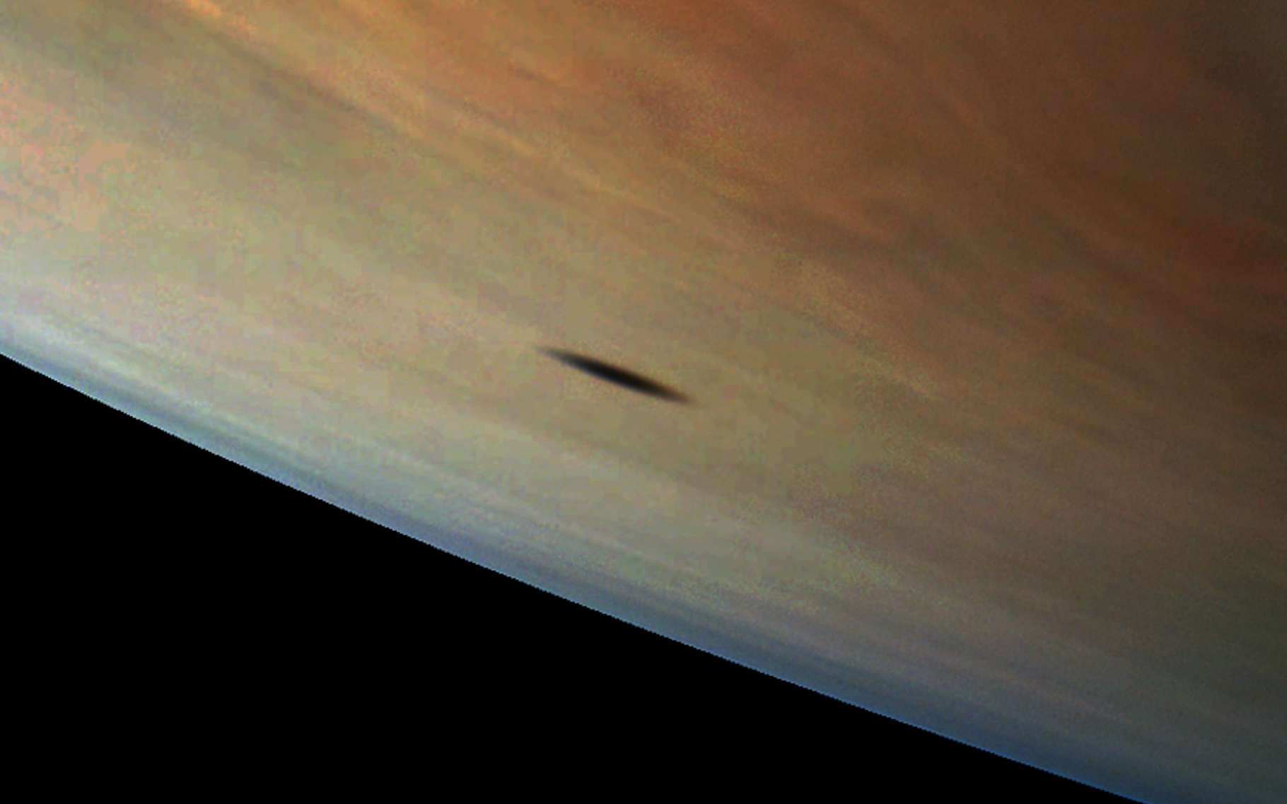 Une sonde de la Nasa a photographié quelque chose devant la Grande tache rouge de Jupiter