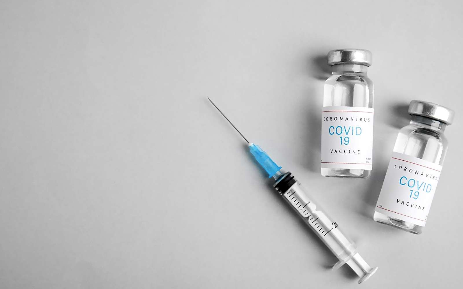 Pour la première fois dans l’histoire de l’humanité, reprendre le contrôle de la pandémie signifie vacciner des milliards d’individus en un temps record. © New Africa, Adobe Stock