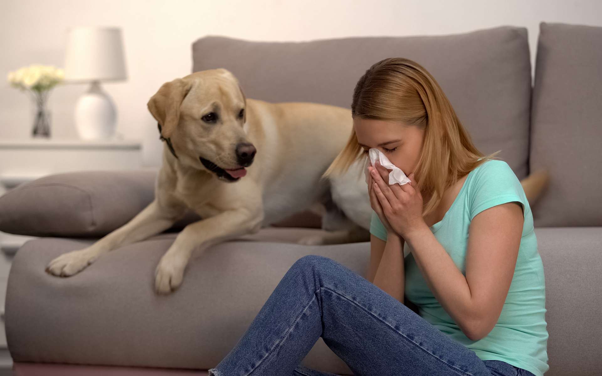 Des scientifiques travaillent sur l'élaboration d'un vaccin contre les allergies aux chiens. © motortion, Adobe Stock