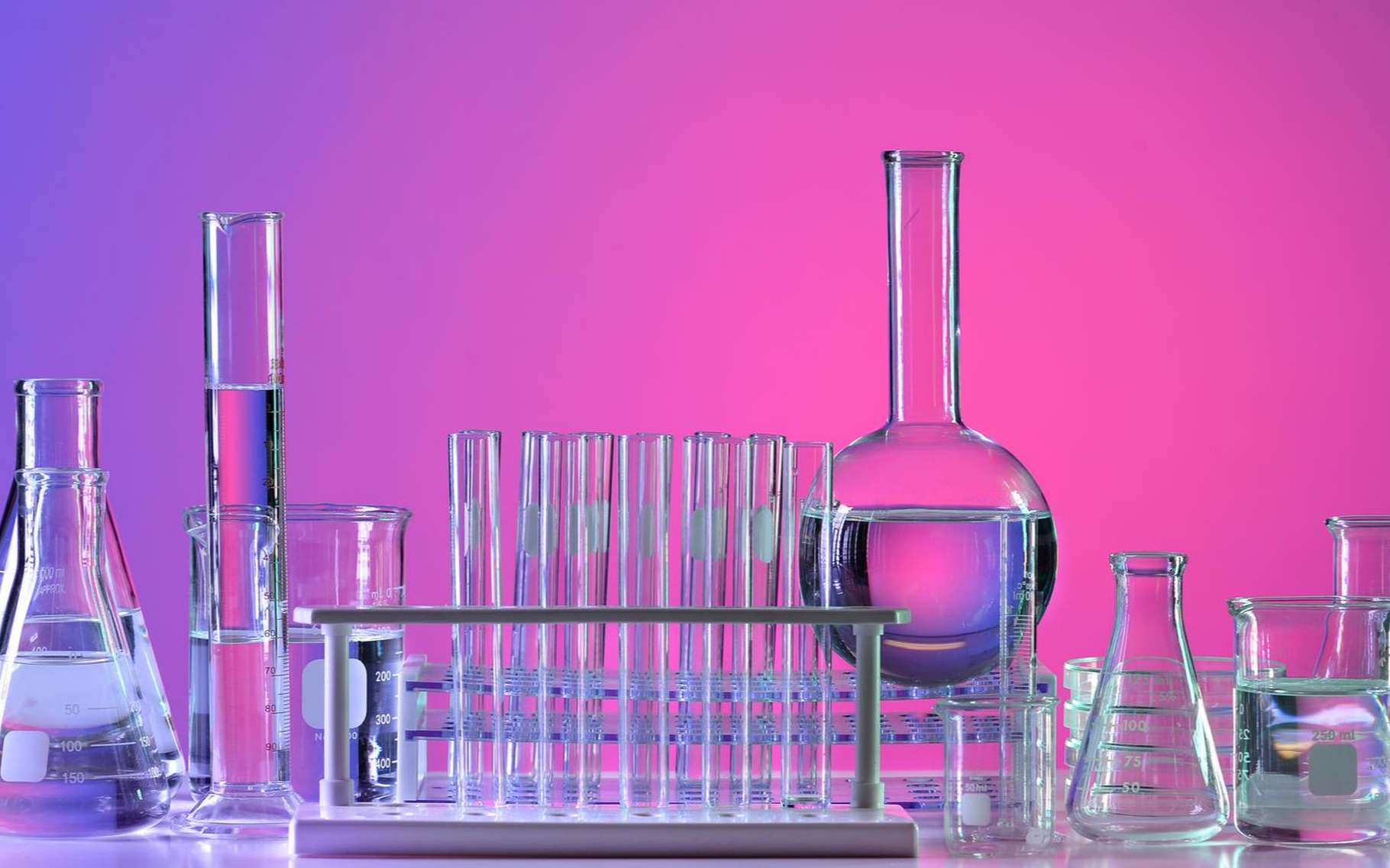 La verrerie de laboratoire fait appel à différents types de verre selon les usages. © R. Gino Santa Maria, Shutterstock