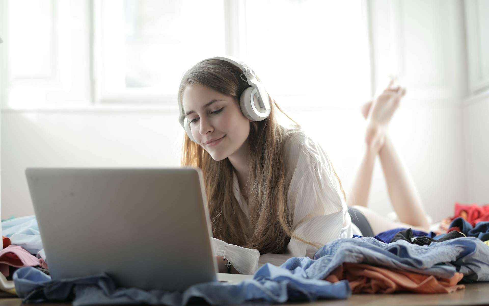 Surfshark vs ExpressVPN : quel est le meilleur VPN pour Disney+, Prime Video & HBO Max ?
