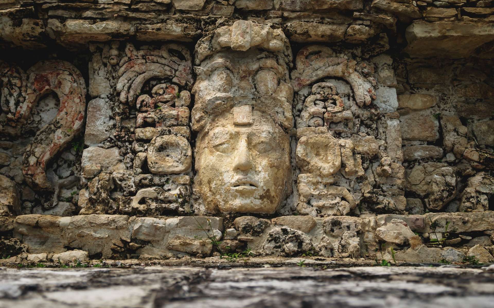 Un ornement nasal maya en os humain découvert pour la première fois à Palenque !