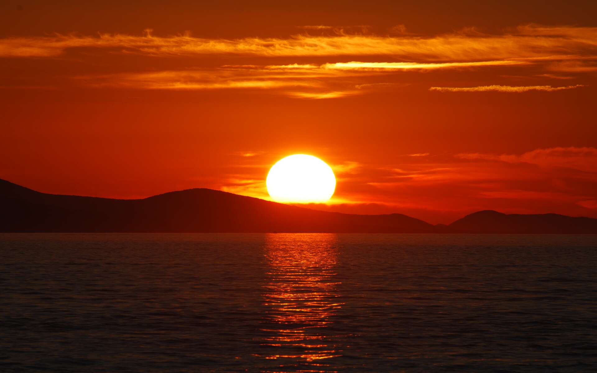 video pourquoi le soleil devient il rouge orange lorsqu il se couche