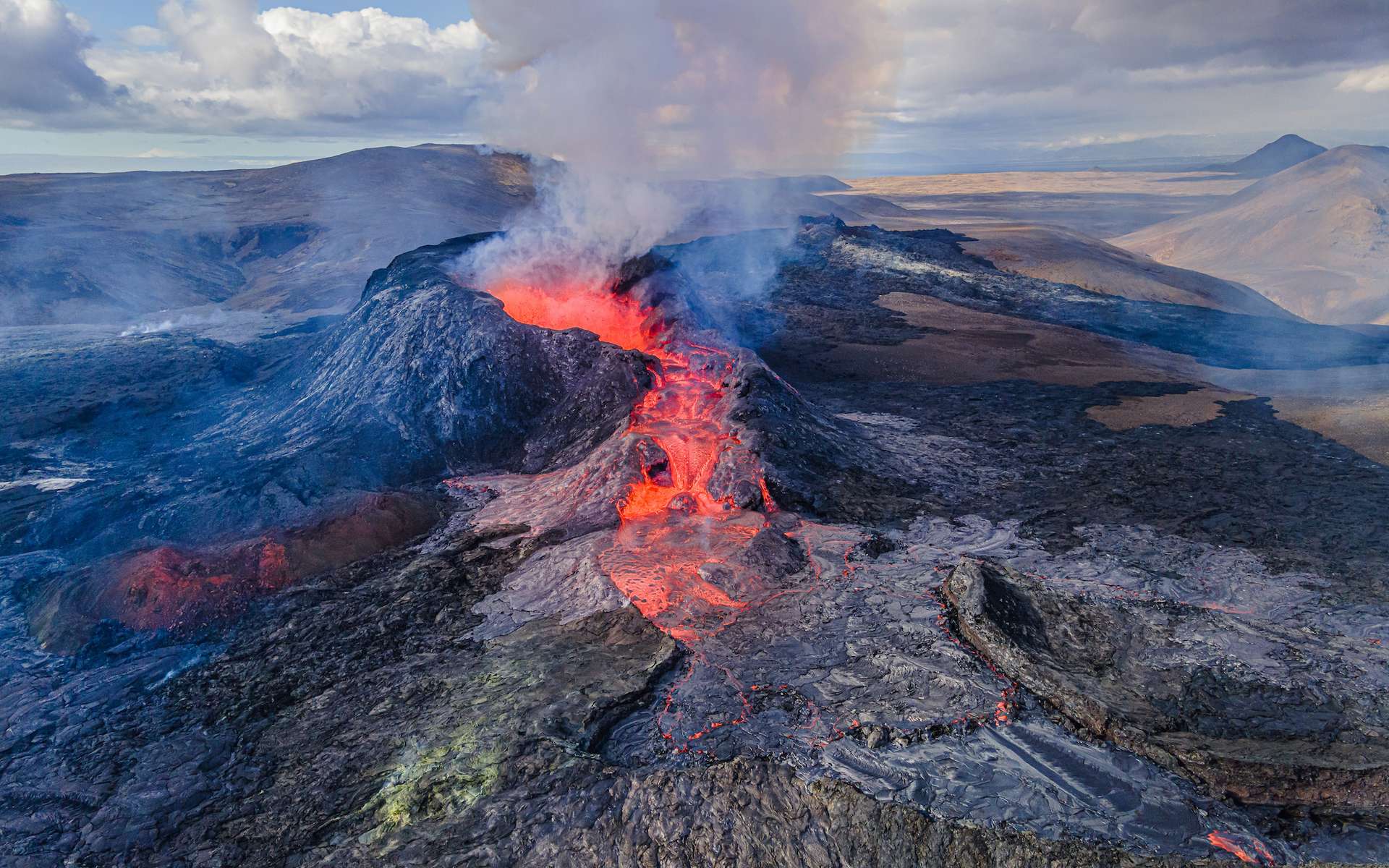 En Islande : une éruption stabilisée, avec un risque modéré, pour un show assuré !