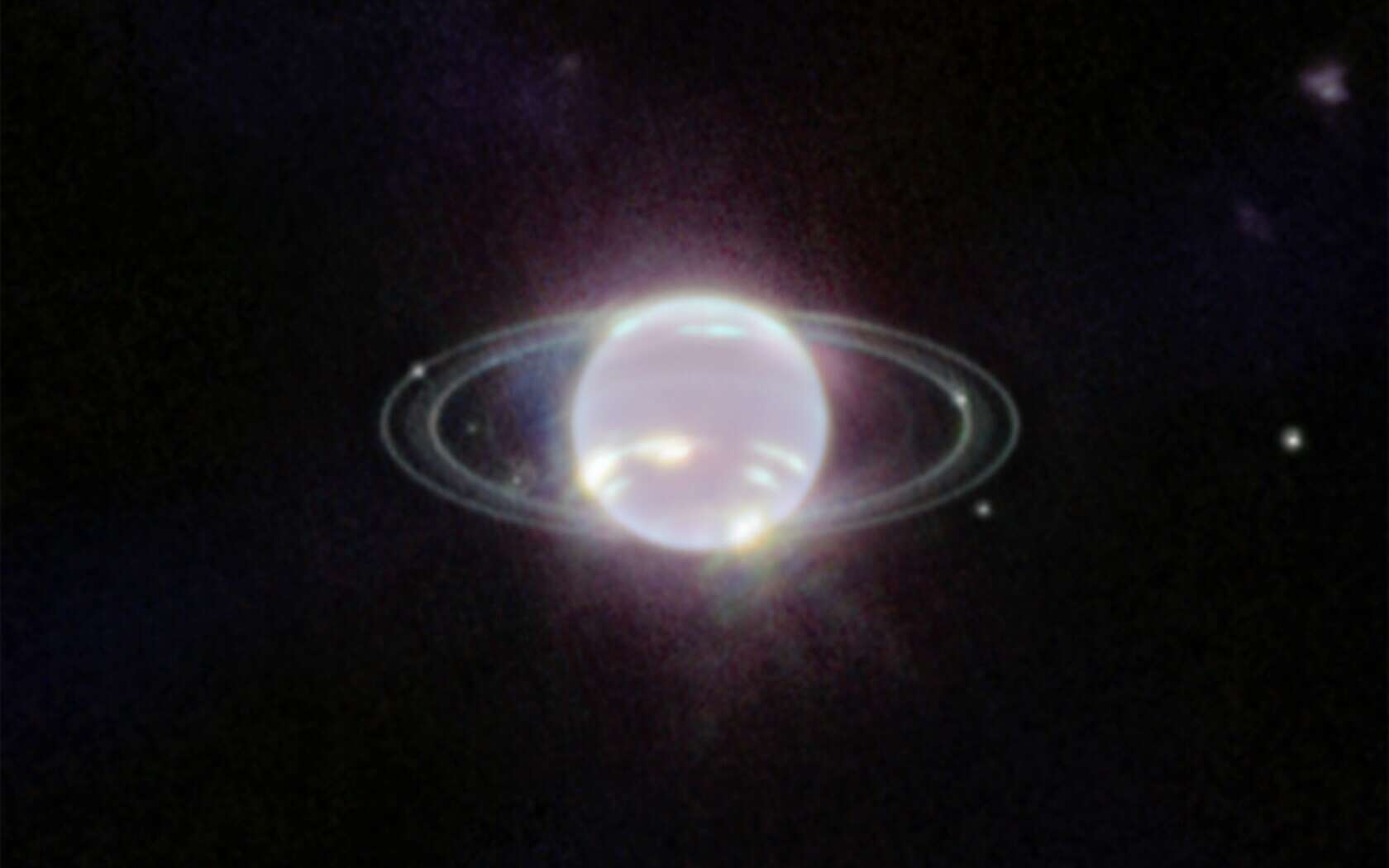 Surprise : le télescope James-Webb a observé Neptune avec ses anneaux !
