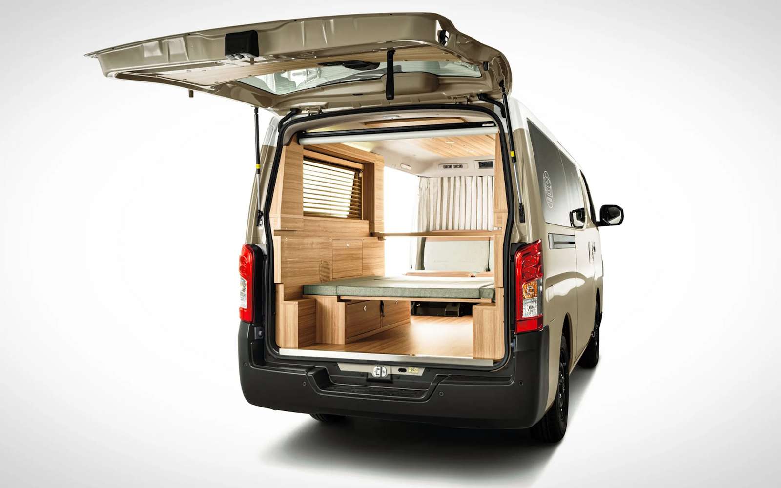 Nissan propose une vraie chambre d'hôtel minimaliste et raffinée dans son nouveau van !