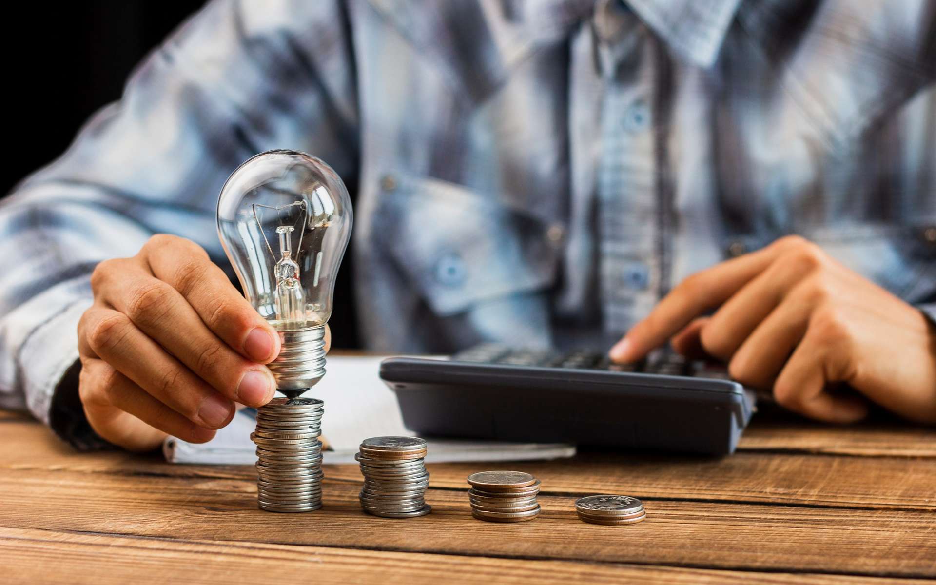 Top 5 des offres d'électricité à prix fixe en 2025 : quelles solutions pour éviter les hausses de tarif ?