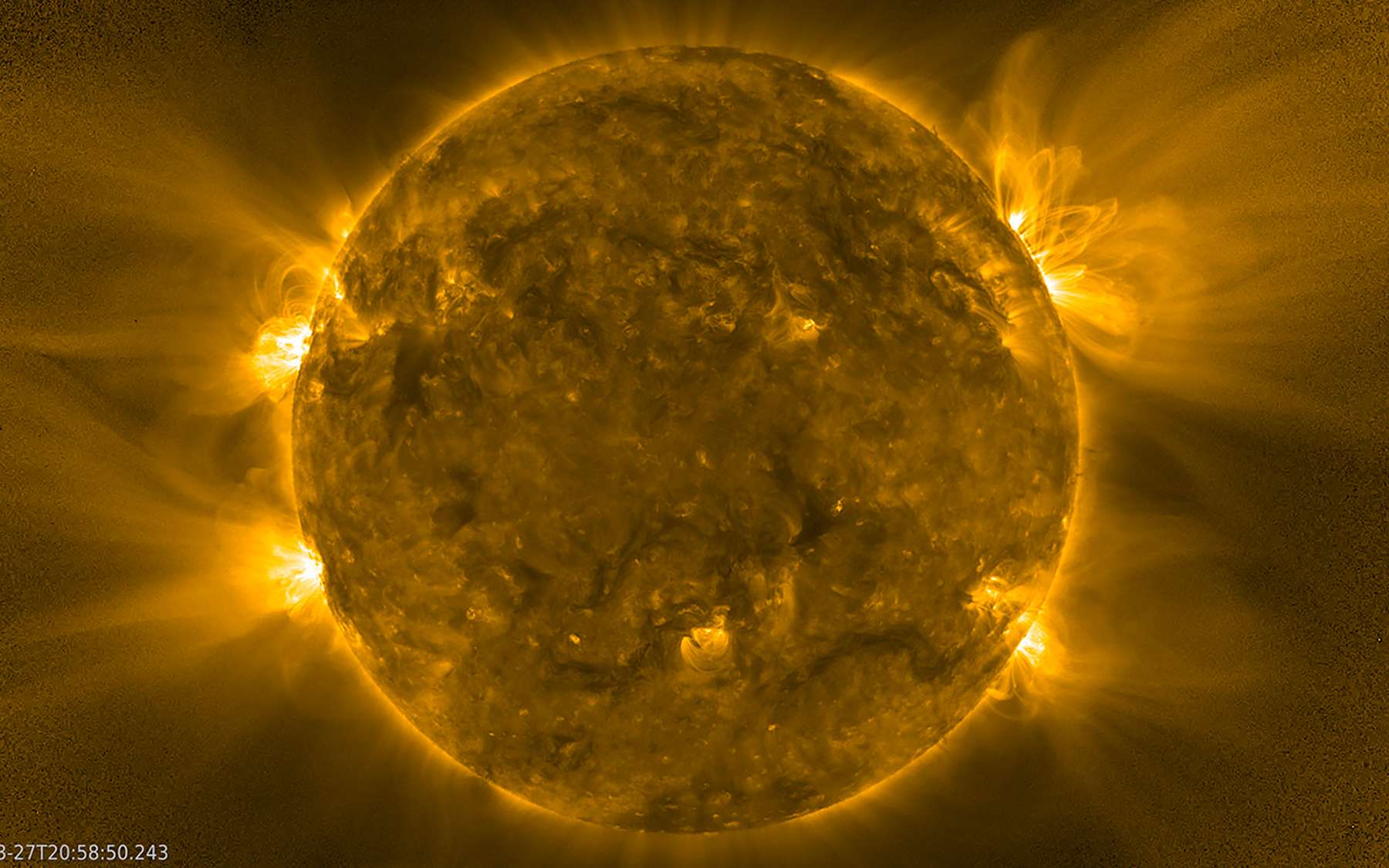 Puissantes éruptions solaires enregistrées par la caméra infrarouge EUI de la sonde européenne Solar Orbiter lors de son passage rapproché le 27/03/2022. © ESA & NASA/Solar Orbiter/EUI Team