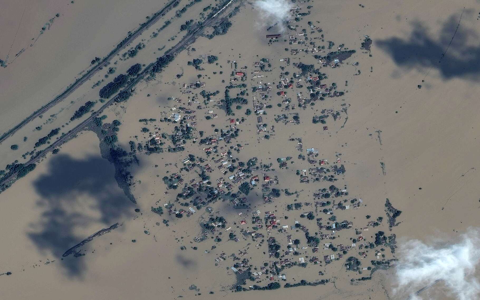 Vu de l'espace : des images terrifiantes de régions dévastées par la tempête Daniel en Libye, Grèce...