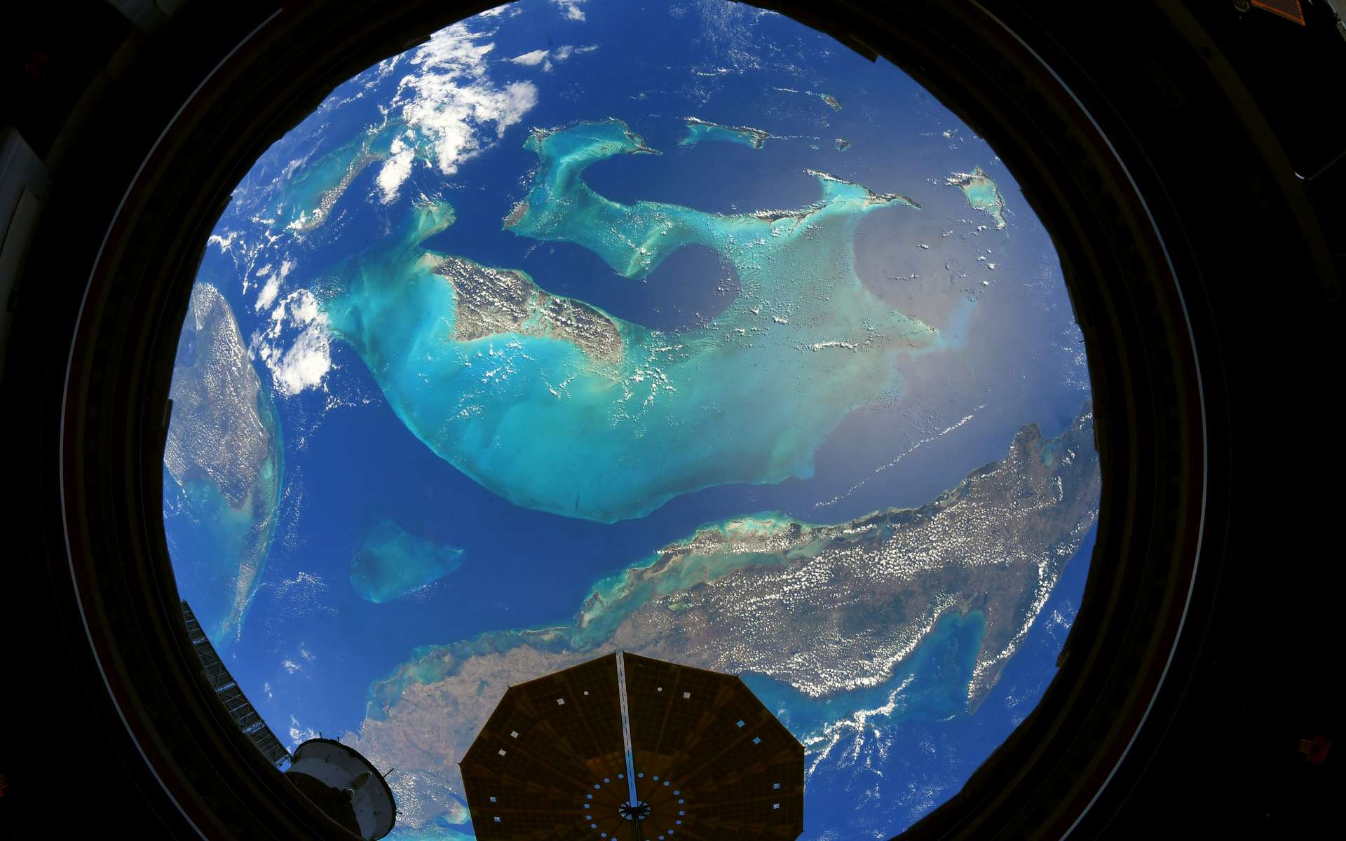 Dans les yeux de Thomas Pesquet : plongez dans le bleu envoûtant des eaux des Bahamas
