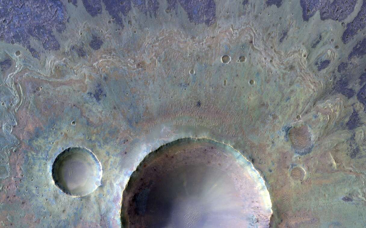 Ce magnifique cratère témoigne de la présence de glace d'eau sur Mars