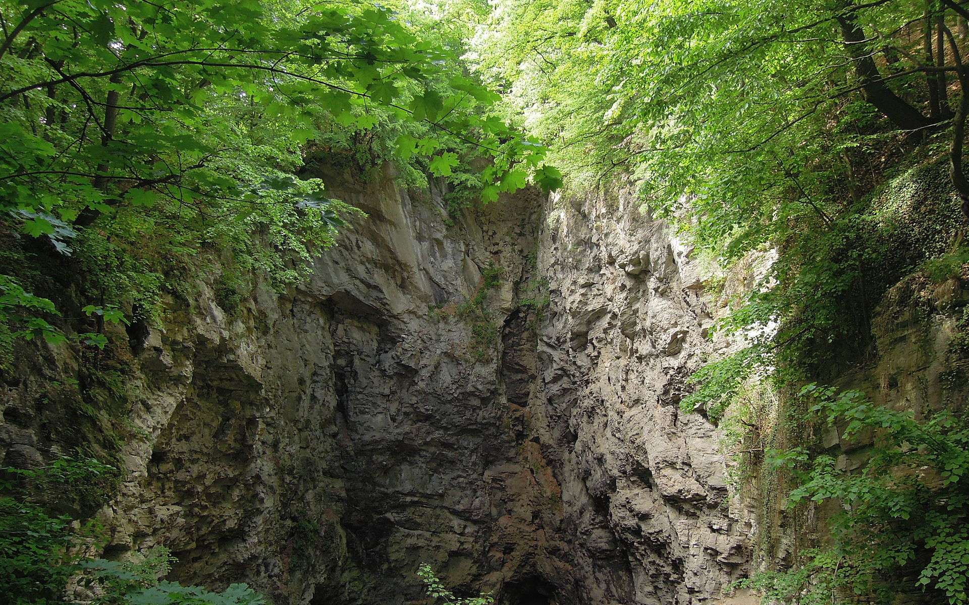 La grotte d'eau douce la plus profonde au monde... est encore plus profonde