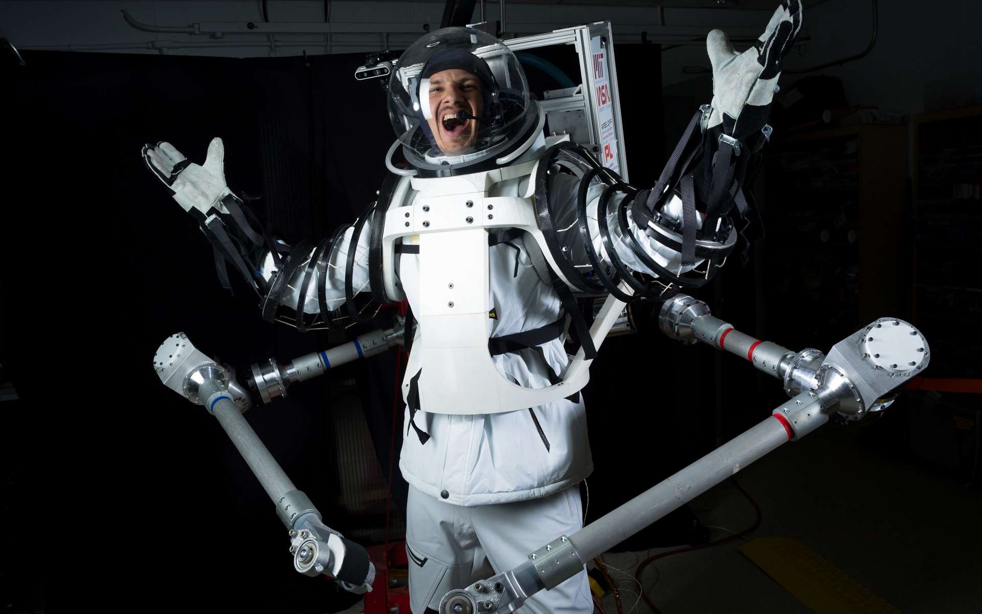 Le MIT créé des bras robotiques pour les astronautes qui vont transformer les missions sur la Lune !