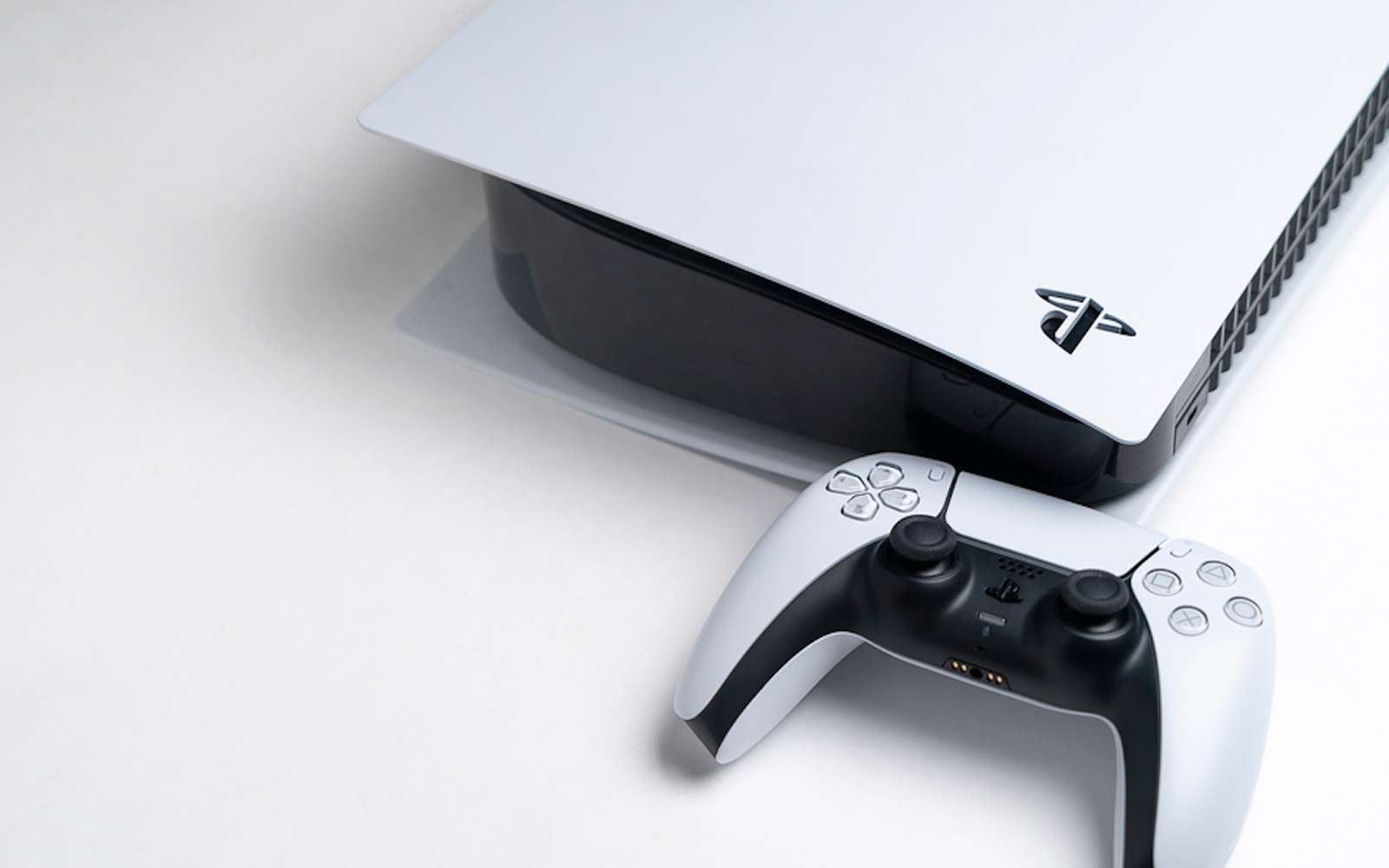 La console PlayStation 5 de retour chez Rakuten cet été. (Source : Shutterstock)