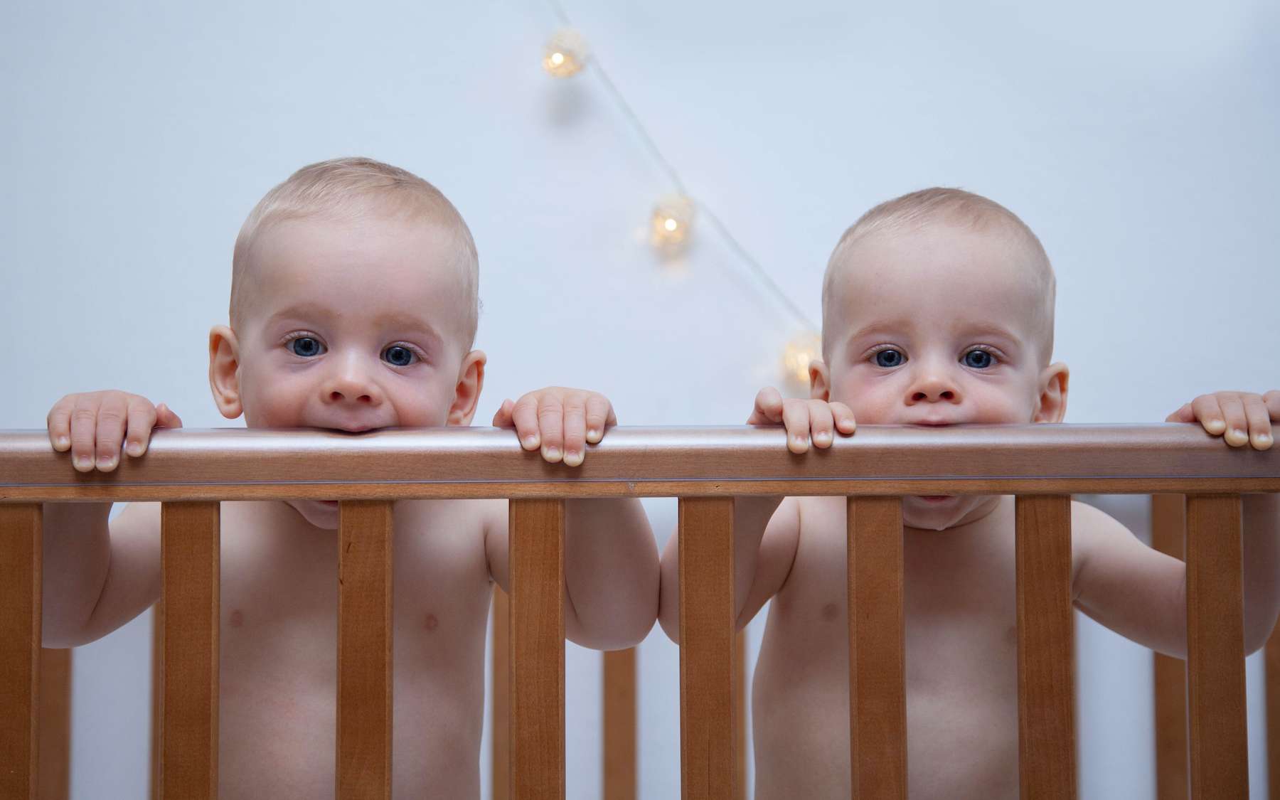 Les vrais jumeaux partagent les mêmes modifications épigénétiques. © Foxy_A, Adobe Stock