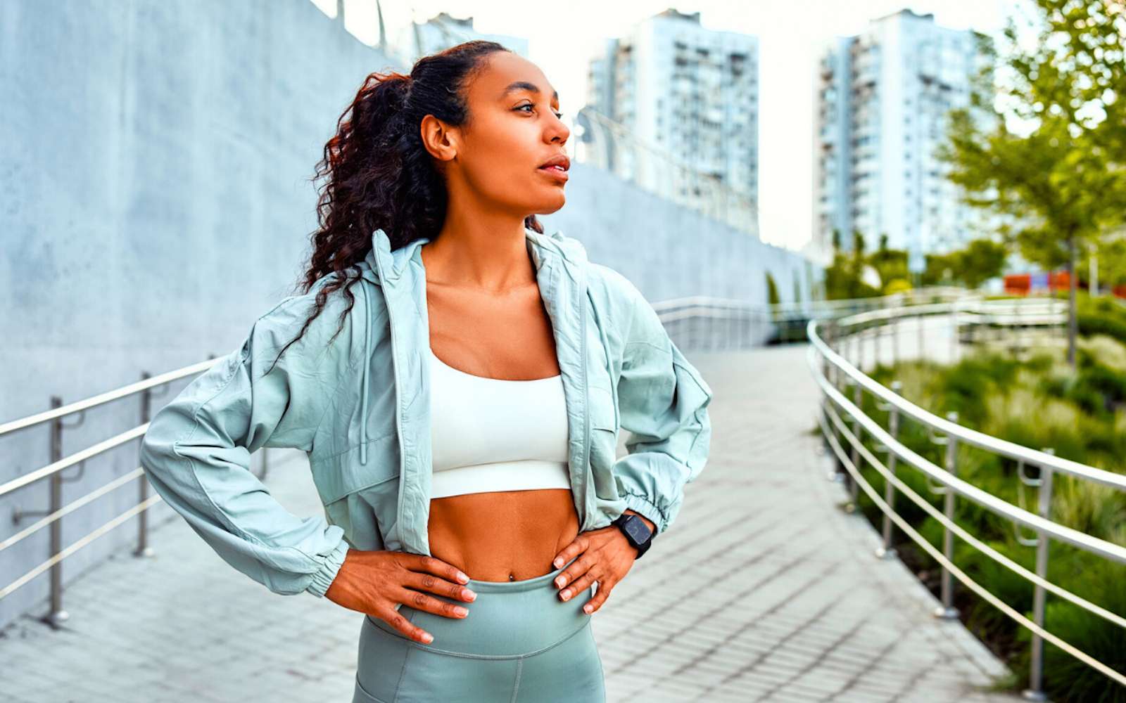 4 exercices, 0 sit-up : la routine qui redéfinit votre corps sans vous épuiser