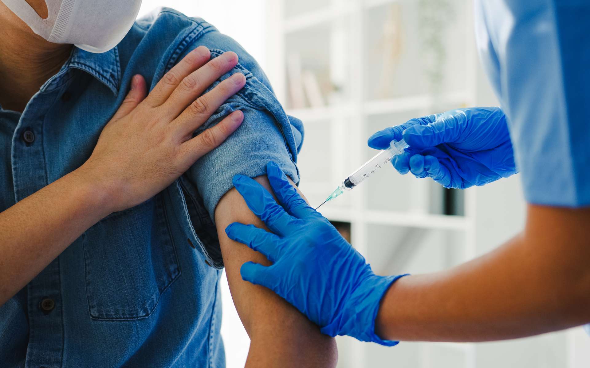 Quatre vaccins contre la Covid-19 sont autorisés en France. © tirachard, Adobe Stock