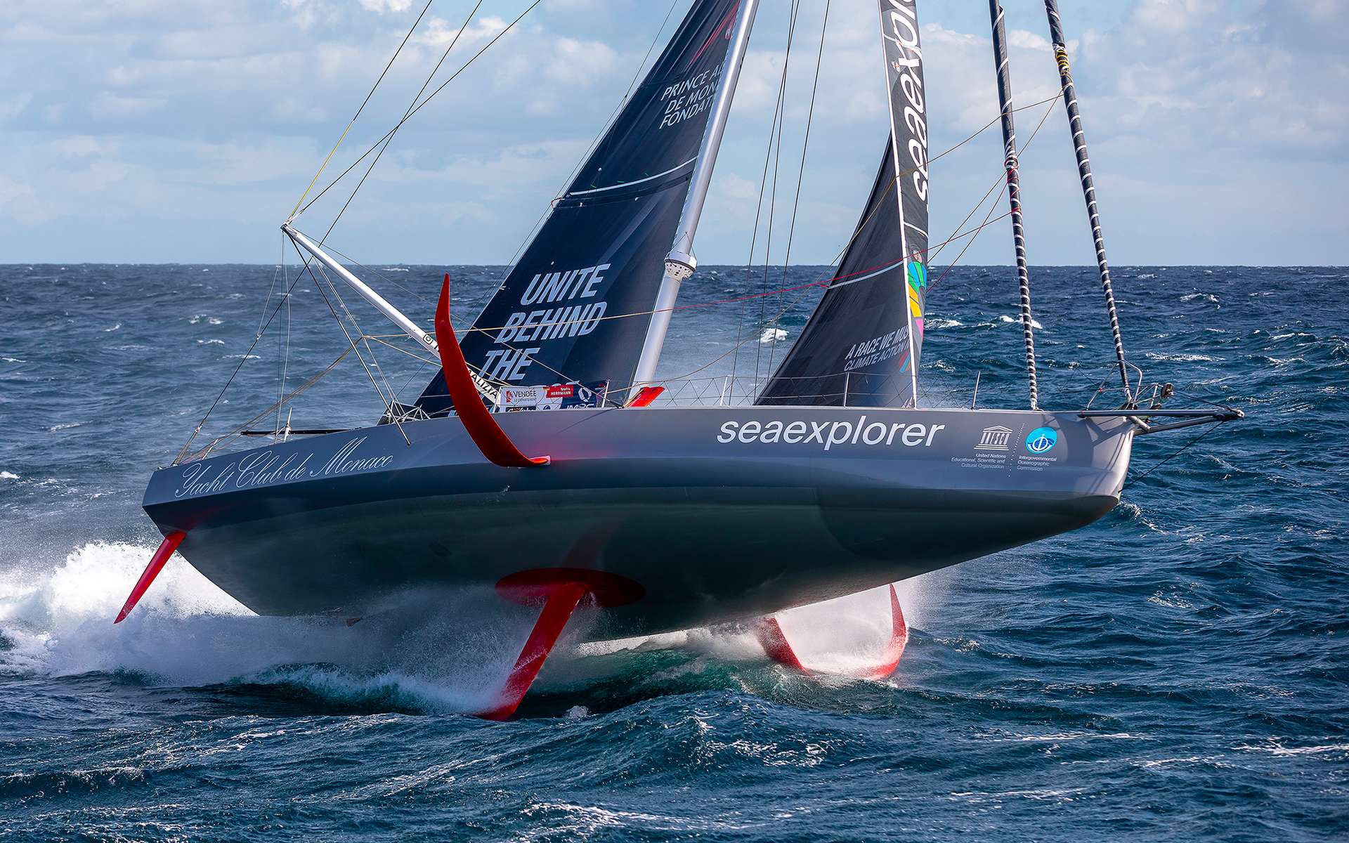 Vendée Globe : un concurrent passe à proximité de Nemo, le point le plus reculé de la planète