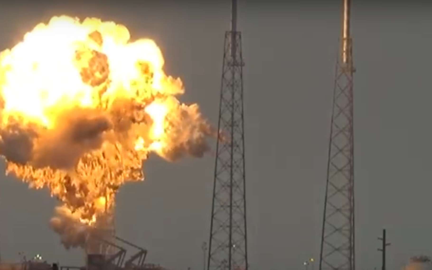 Le 1er septembre 2016, à Cap Canaveral (Floride, États-Unis), le Falcon 9 de Space X a explosé. Un banal essai à feu des moteurs de l’étage principal était en cours. © USLaunchReport, YouTube