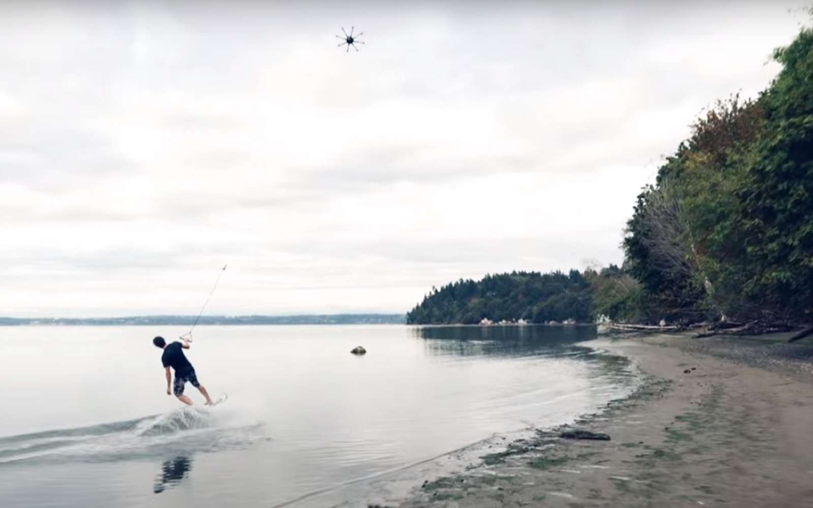 Amazon imagine le ski nautique avec des drones