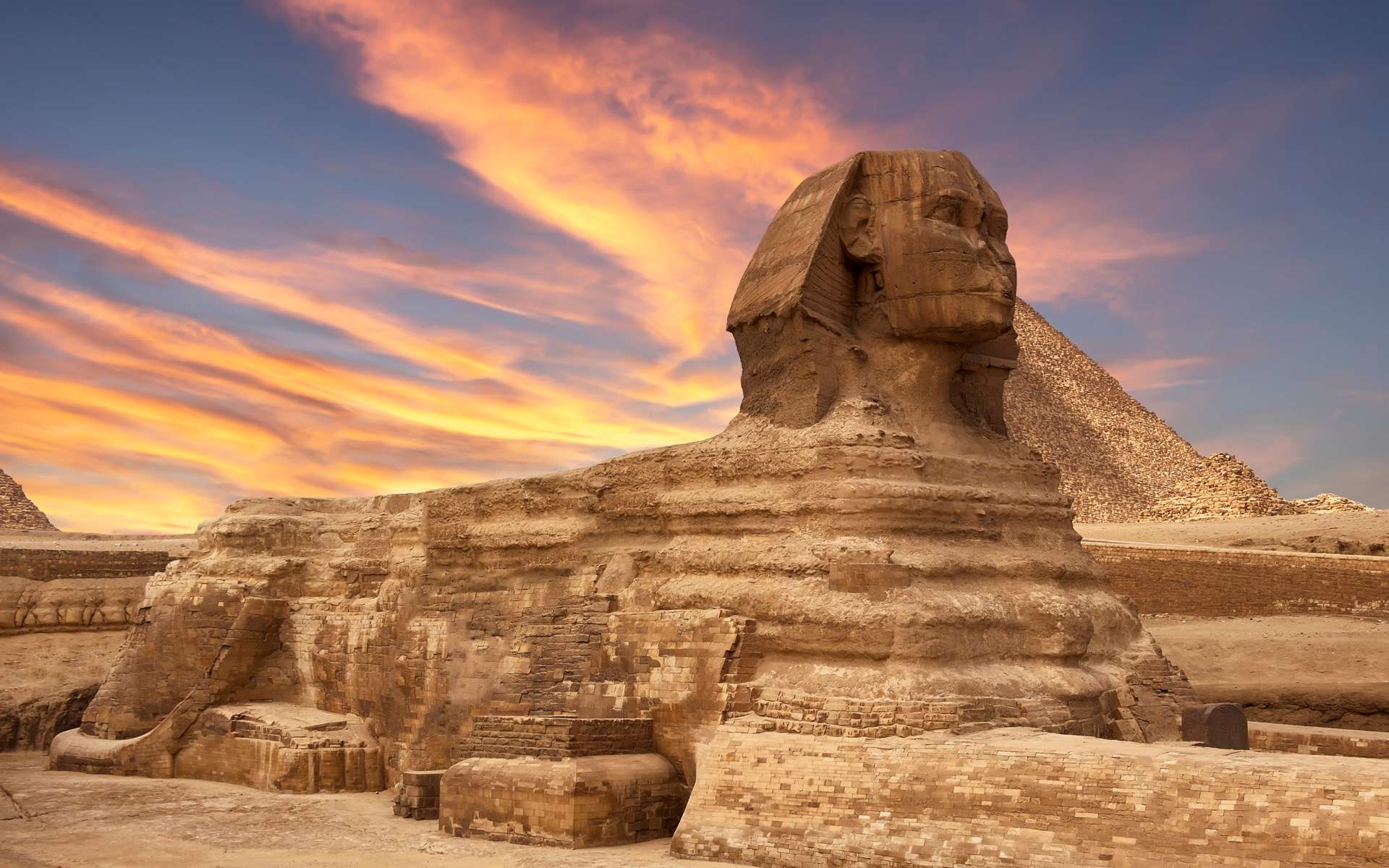 La forme originelle du Sphinx devant les pyramides ne serait pas d'origine humaine !