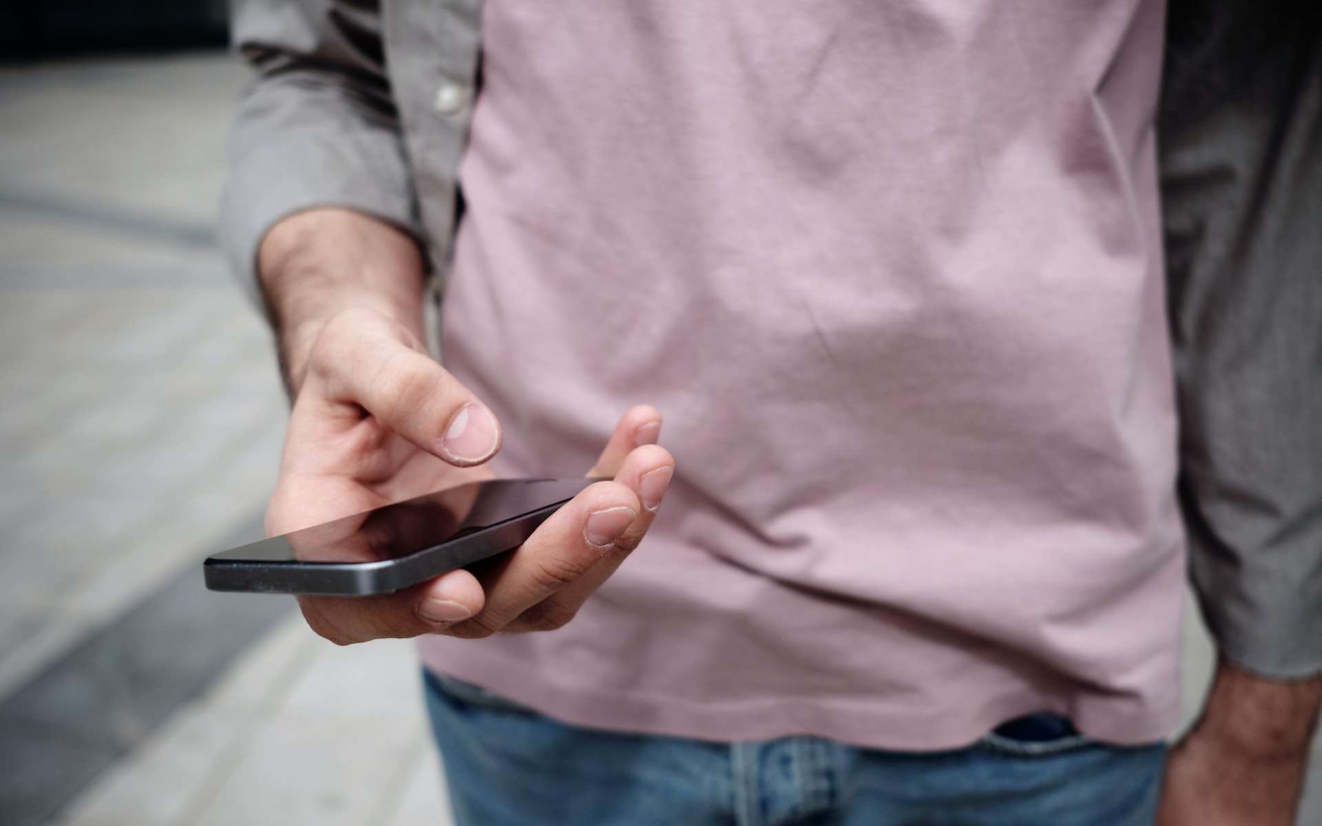 Ce forfait ajustable vous fait profiter de 100 à 120 Go de data dès 9,99 € sur Orange et SFR