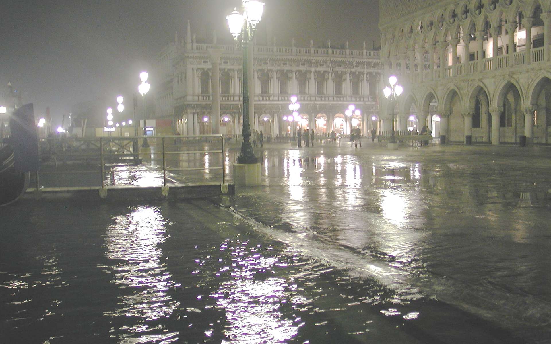 Depuis 2000, Venise a connu cinq acqua alta. La ville devrait être moins inondée à partir de 2014, car une projet de construction de digue est en cours. © Paolo da Reggio, DP