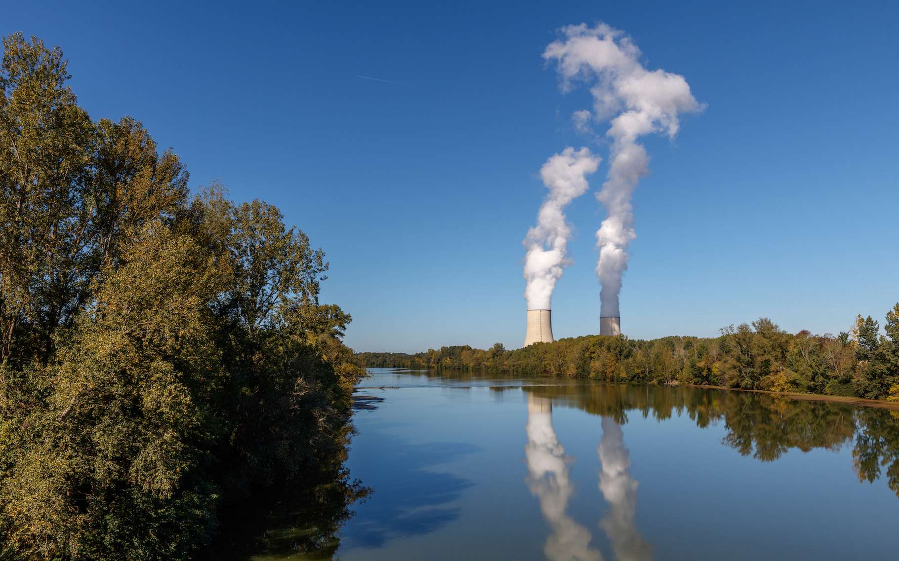 La centrale nucléaire de Golfech est parmi les centrales françaises les plus soumises aux aléas climatiques, sécheresse et canicule. © thomathzac23, Adobe Stock