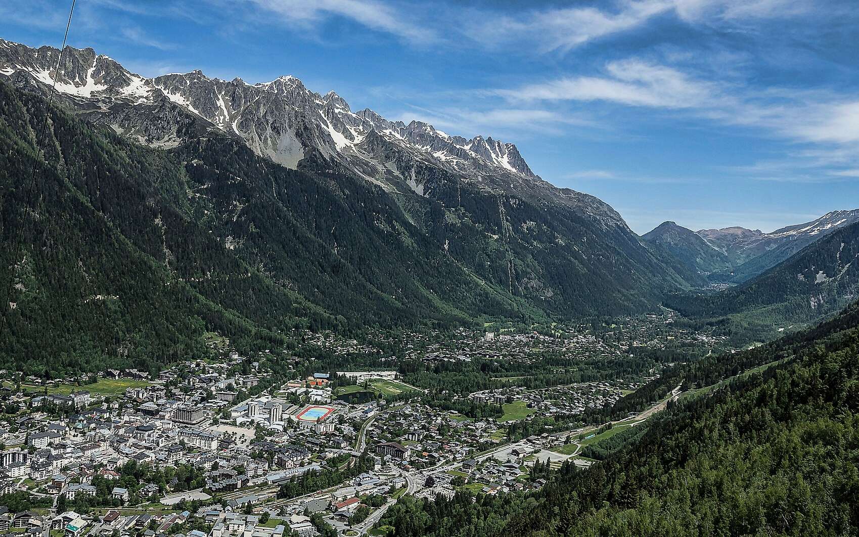 Chamonix, en Haute-Savoie, est l'une des vallées qui risque un effondrement de glaces. © klausdie, pixabay