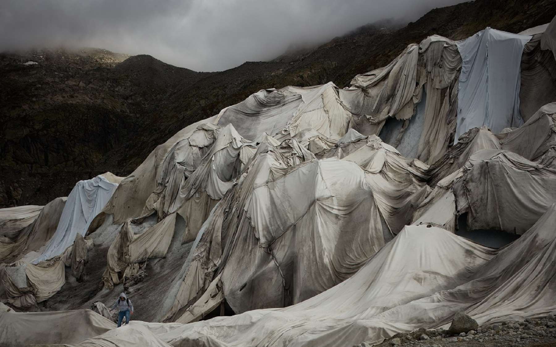 Le glacier du Rhône sous couverture : comment une photo a capturé l'urgence climatique