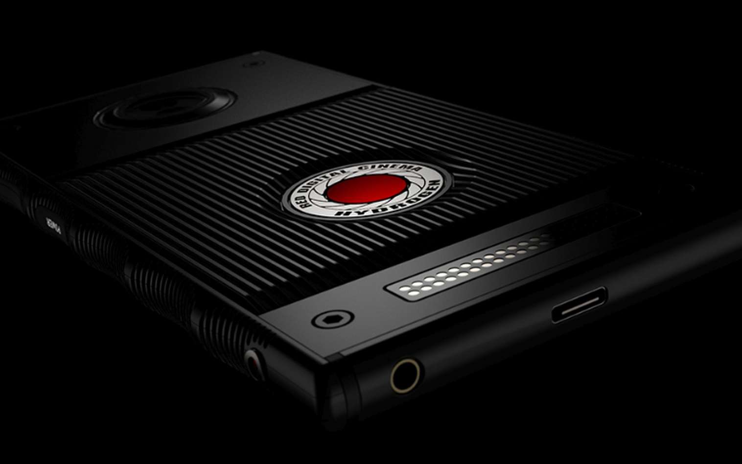 Le smartphone Android Hydrogen One de la société Red ne se montre que dos pour le moment. © Red