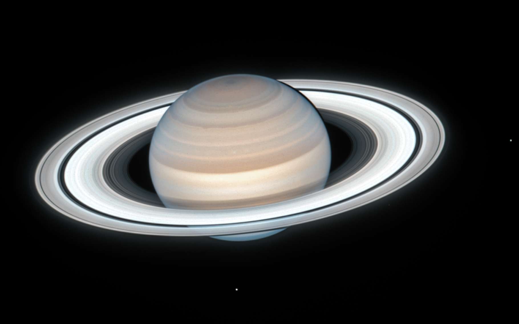 Saturne : Hubble voit des changements dans l'atmosphère de la planète aux anneaux