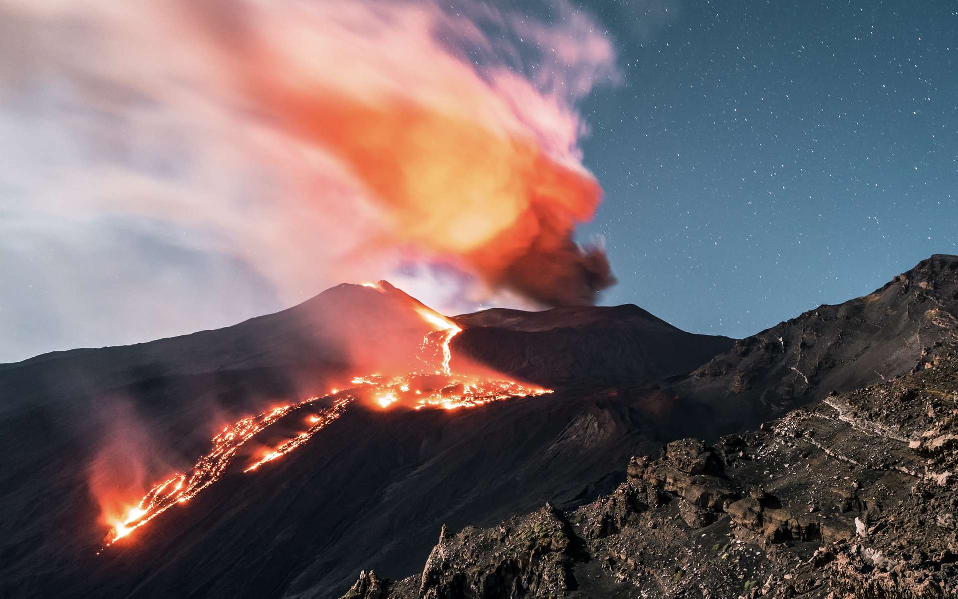 Trois grands volcans dangereux se sont réveillés ces derniers jours