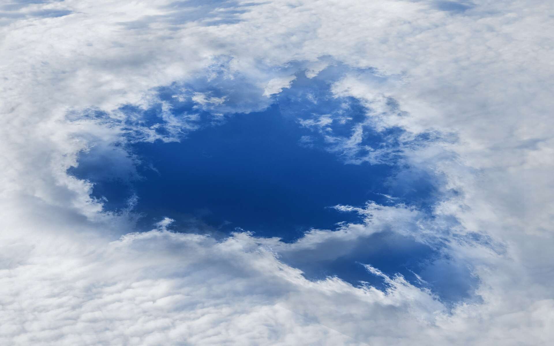 Un impressionnant trou dans le ciel observé dans le Loiret