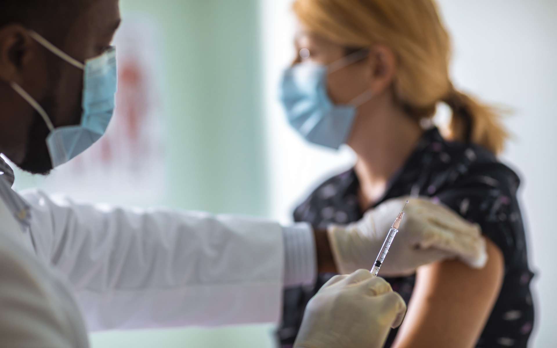 La vaccination anti-Covid-19 a permis d'éviter 20 millions de morts dans le monde. © Geber86, Getty Images