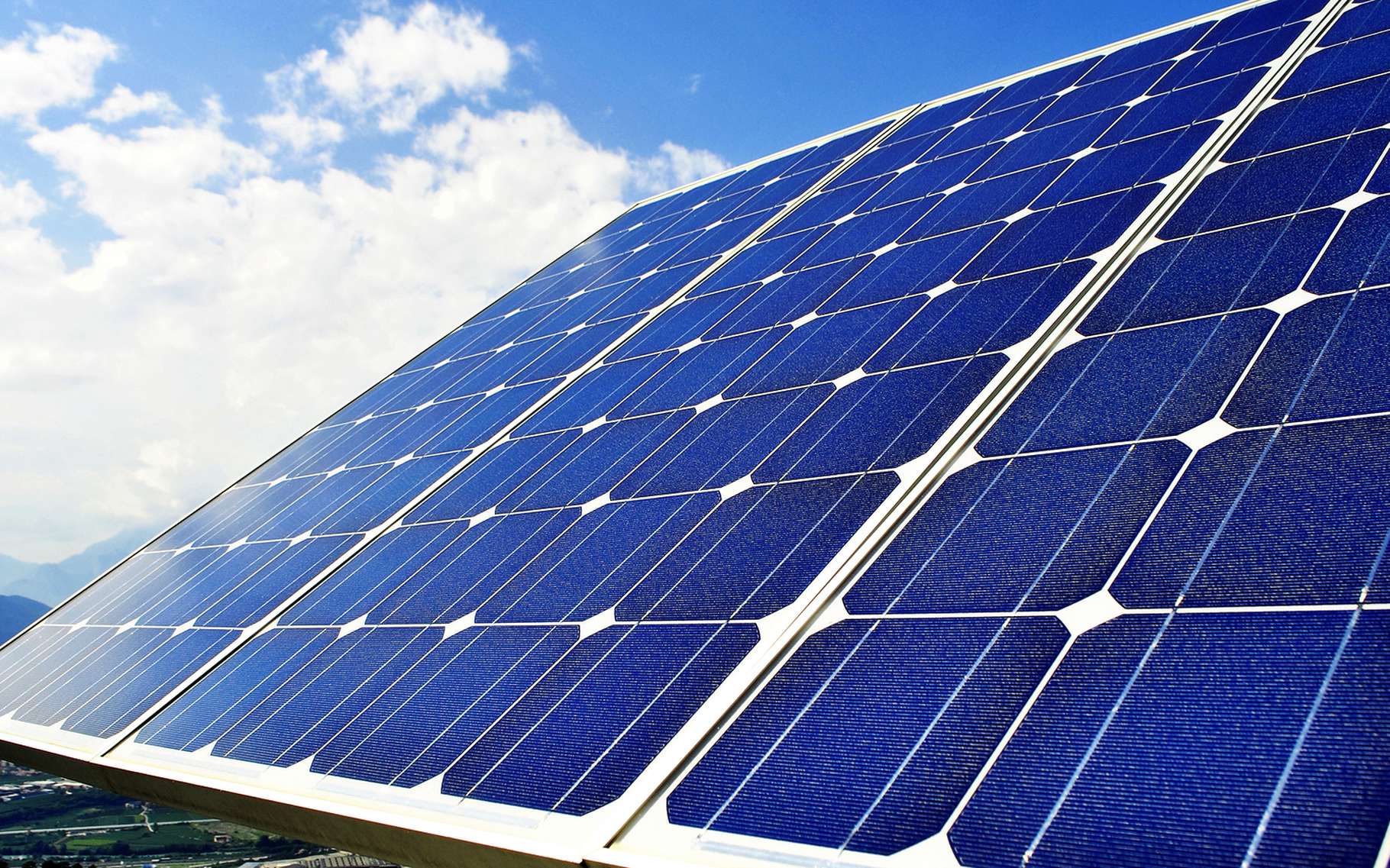 L’énergie solaire est une énergie primaire renouvelable. L’électricité produite à partir de cette énergie est qualifiée d’« énergie secondaire ». © Matteo Festi, Shutterstock