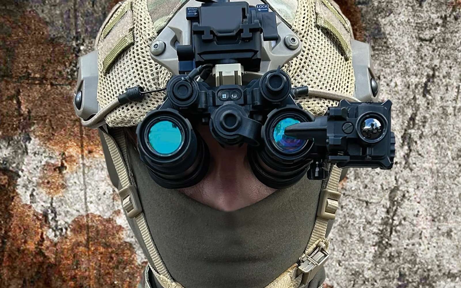 Ces lunettes de vision nocturne ajoutent une caméra thermique pour repérer l'ennemi à coup sûr