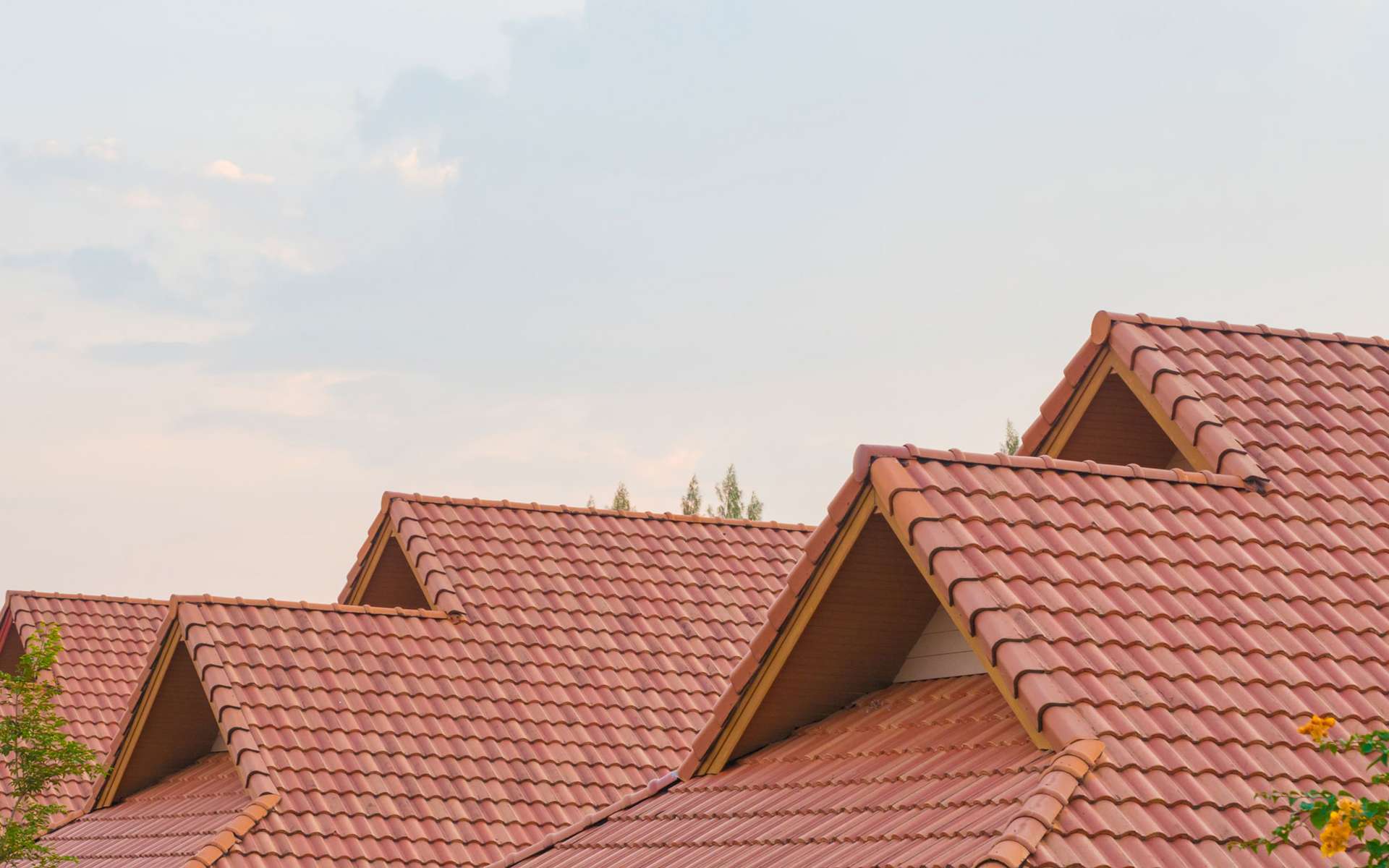Trouvez tout ce qu'il faut savoir sur le prix d'une toiture au m². © boyhey, Adobe Stock