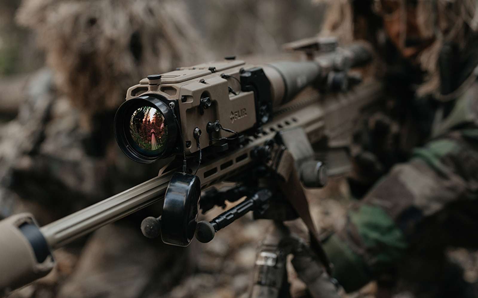 Cette lunette thermique permet aux snipers de voir la trajectoire des balles !
